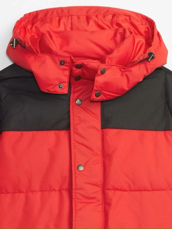 gap-kurtka-meska-wodoodporna-czerwona-detal.jpg