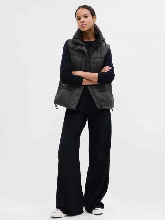 gap-kamizelka-damska-primaloft-czarna-pelna-sylwetka.jpg